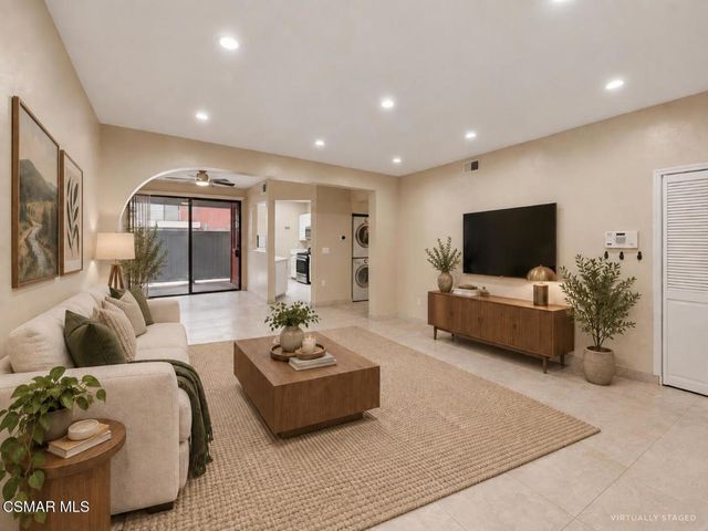 7211 Cozycroft Avenue 23, Sherman Oaks, CA 91403