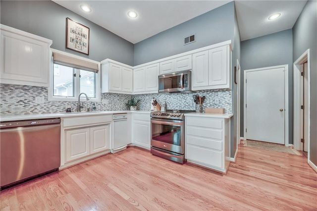7615 Eicher Drive, Shawnee, KS 66217