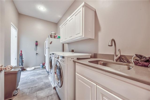 7615 Eicher Drive, Shawnee, KS 66217