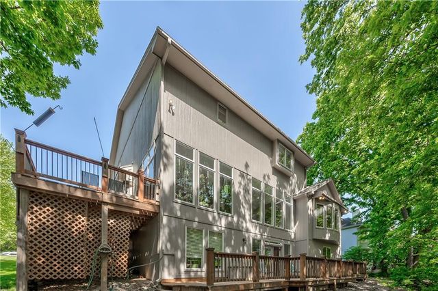 7615 Eicher Drive, Shawnee, KS 66217