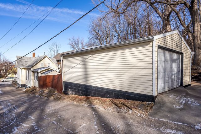 162 6th Avenue, Moline, IL 61265