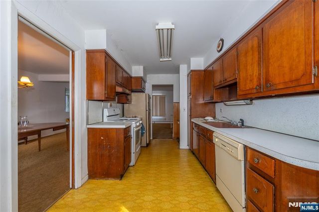409 W Anderson Street, Hackensack, NJ 07601