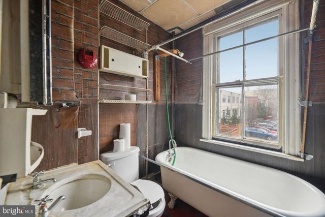 712 4TH ST SE, Washington, DC 20003