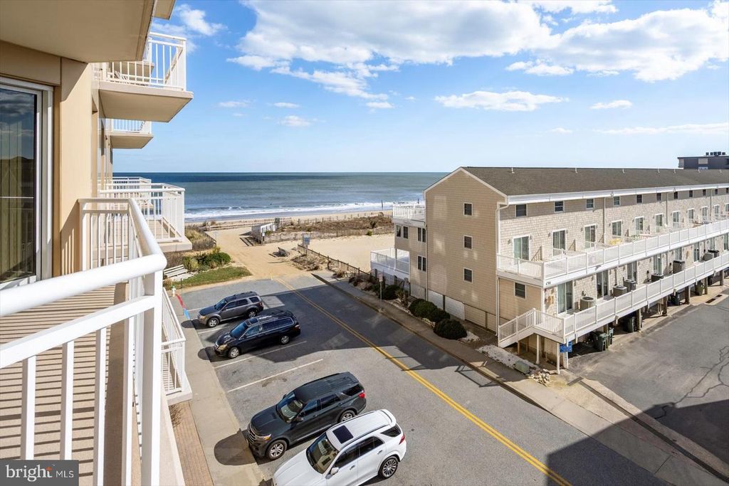 Image 21 of property listing at 2 48TH ST #304, Ocean City, MD 21842
