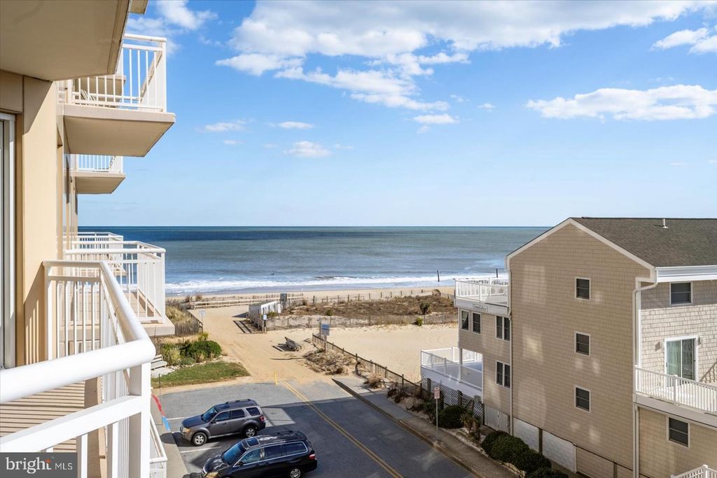 Image 3 of property listing at 2 48TH ST #304, Ocean City, MD 21842