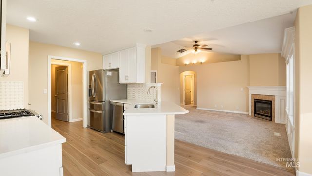 2832 E Indian Creek Dr, Meridian, ID 83642