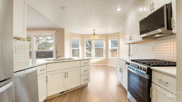 2832 E Indian Creek Dr, Meridian, ID 83642