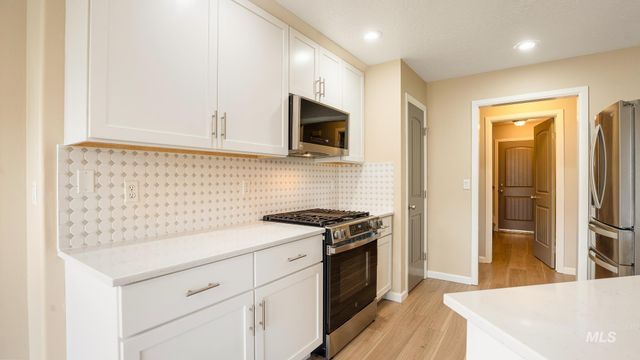 2832 E Indian Creek Dr, Meridian, ID 83642