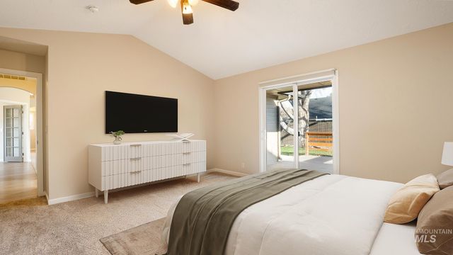 2832 E Indian Creek Dr, Meridian, ID 83642