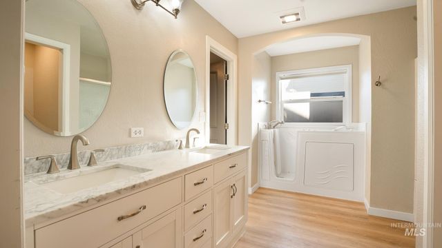 2832 E Indian Creek Dr, Meridian, ID 83642