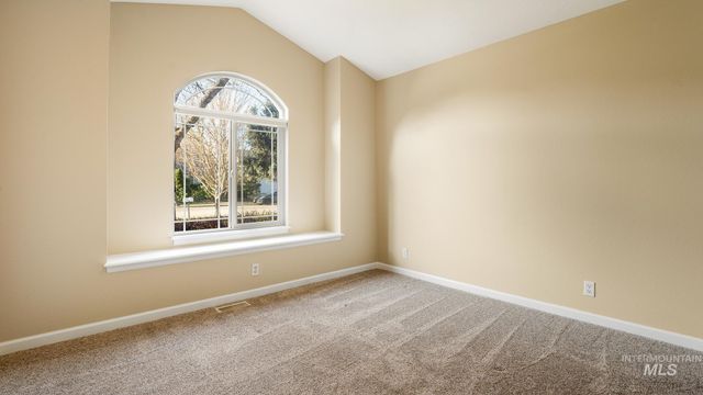 2832 E Indian Creek Dr, Meridian, ID 83642