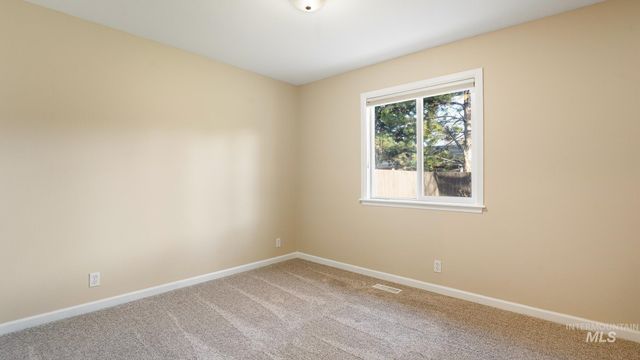 2832 E Indian Creek Dr, Meridian, ID 83642