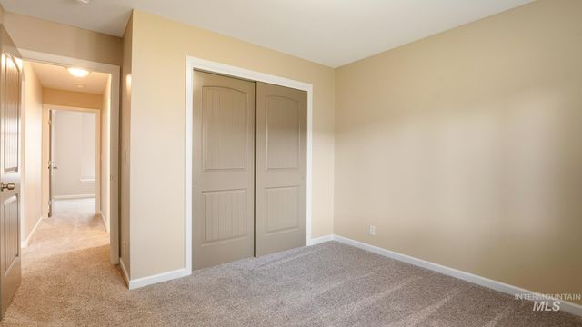 2832 E Indian Creek Dr, Meridian, ID 83642