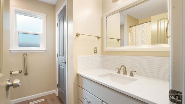 2832 E Indian Creek Dr, Meridian, ID 83642