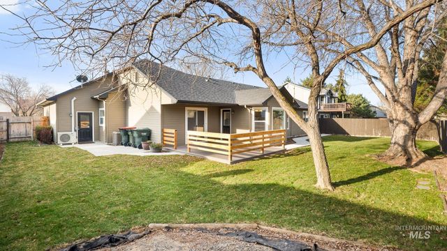 2832 E Indian Creek Dr, Meridian, ID 83642