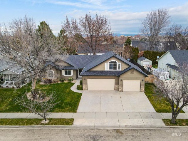 2832 E Indian Creek Dr, Meridian, ID 83642