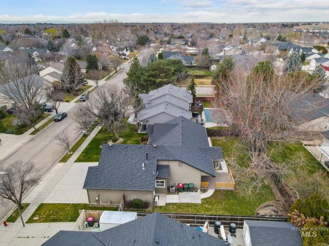 2832 E Indian Creek Dr, Meridian, ID 83642