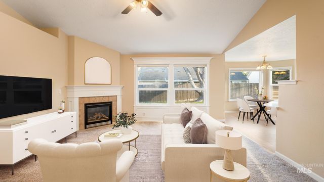 2832 E Indian Creek Dr, Meridian, ID 83642