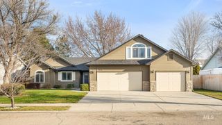 2832 E Indian Creek Dr, Meridian, ID 83642