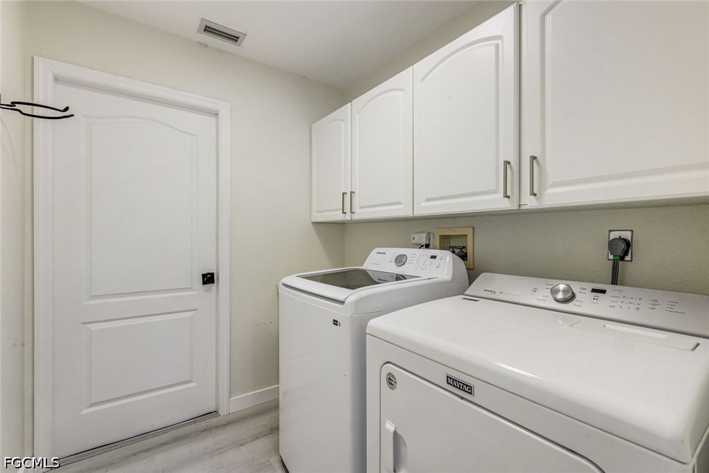 Image 24 of property listing at 1438 SW 57th ST, Cape Coral, FL 33914