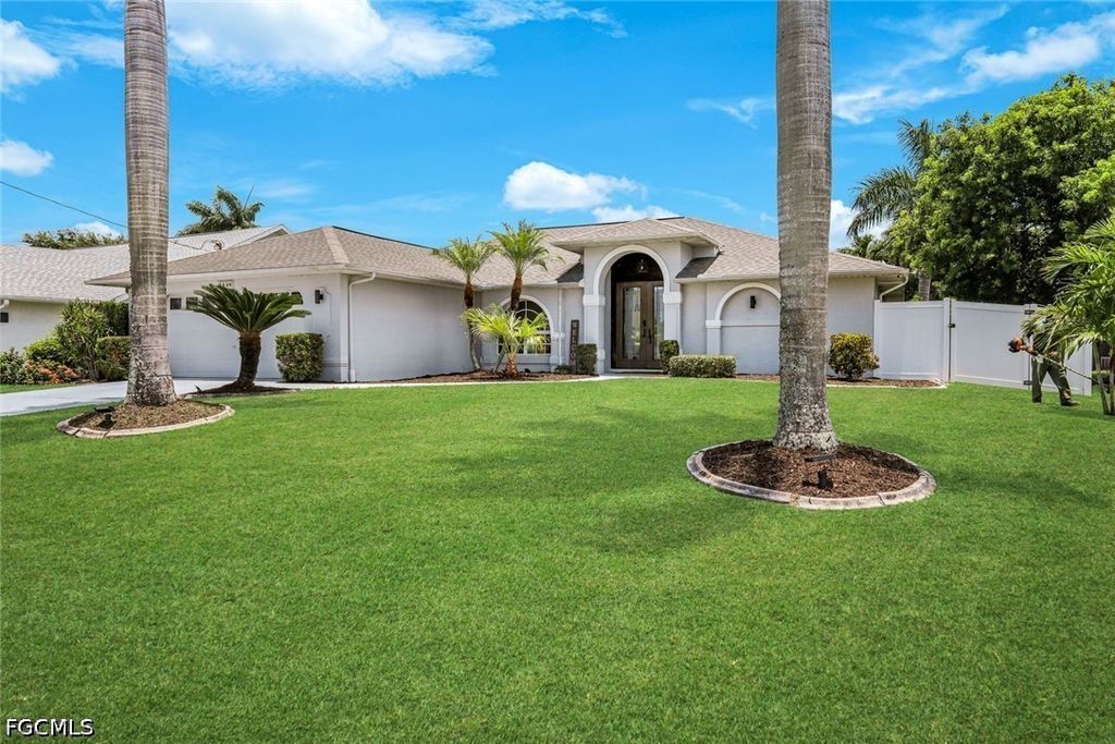 Image 7 of property listing at 1438 SW 57th ST, Cape Coral, FL 33914