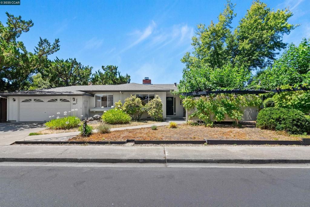 Image 1 of property listing at 395 El Divisadero Ave, Walnut Creek, CA 94598