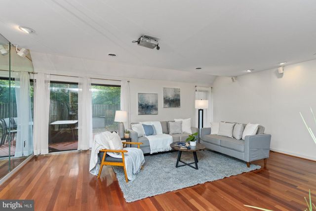 2214 CLOVE TER, Baltimore, MD 21209