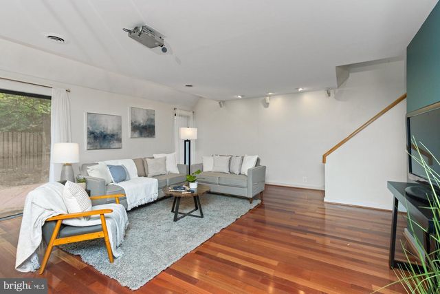 2214 CLOVE TER, Baltimore, MD 21209