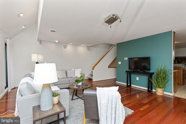 2214 CLOVE TER, Baltimore, MD 21209