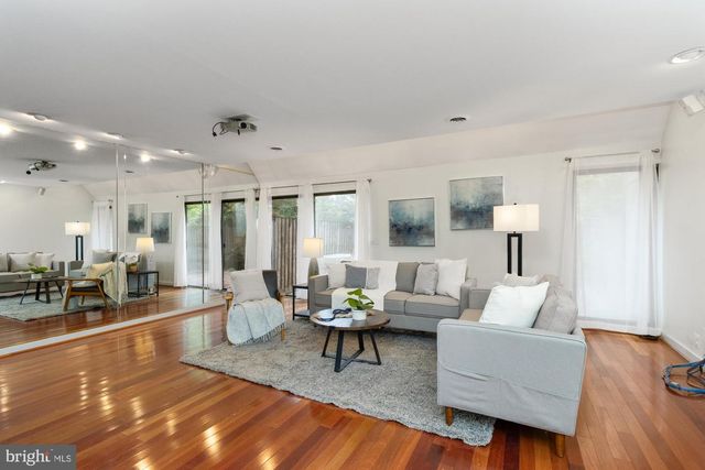 2214 CLOVE TER, Baltimore, MD 21209