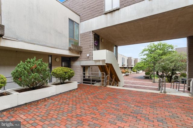 2214 CLOVE TER, Baltimore, MD 21209