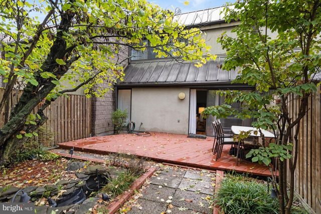 2214 CLOVE TER, Baltimore, MD 21209