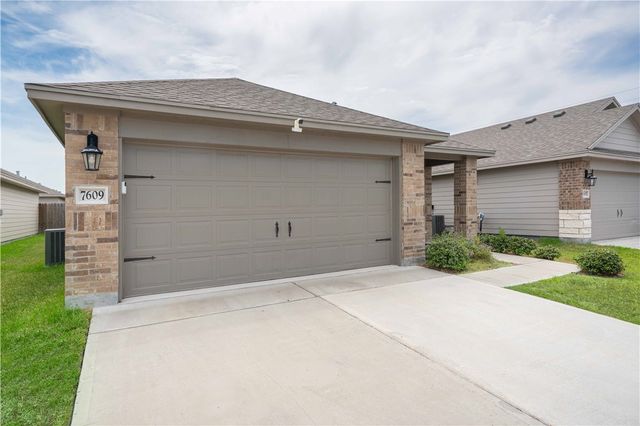 7609 Herd Rider Ln, Corpus Christi, TX 78414