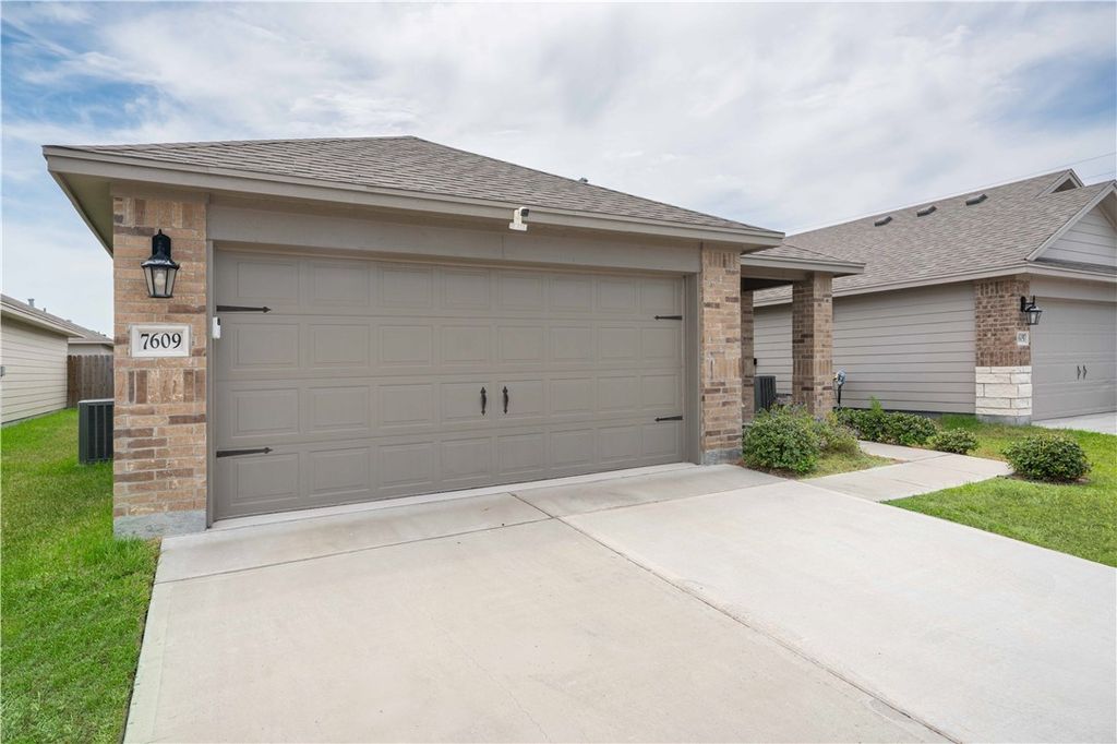 7609 Herd Rider Ln, Corpus Christi, TX 78414 — photo 2