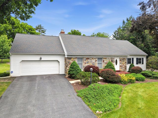 4053 WEDGEWOOD RD, Allentown, PA 18104