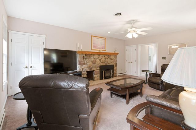 4053 WEDGEWOOD RD, Allentown, PA 18104