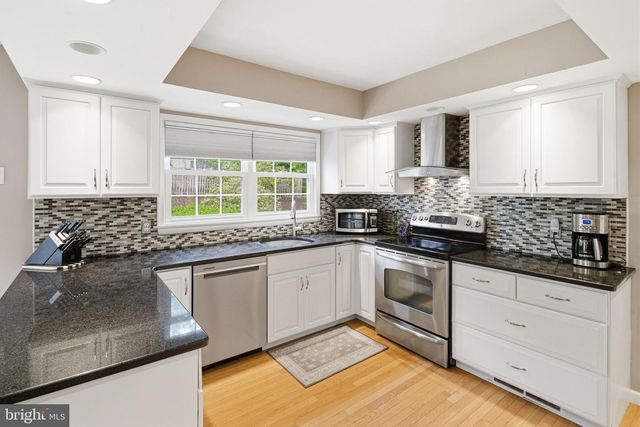 4053 WEDGEWOOD RD, Allentown, PA 18104
