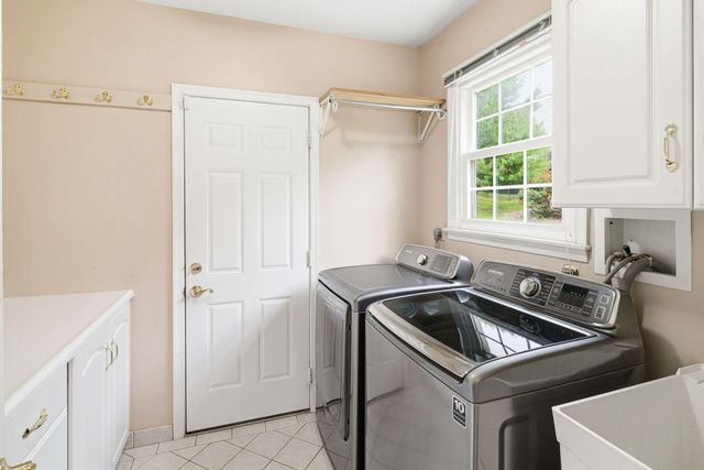 4053 WEDGEWOOD RD, Allentown, PA 18104
