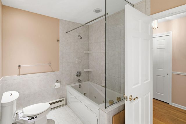 4053 WEDGEWOOD RD, Allentown, PA 18104