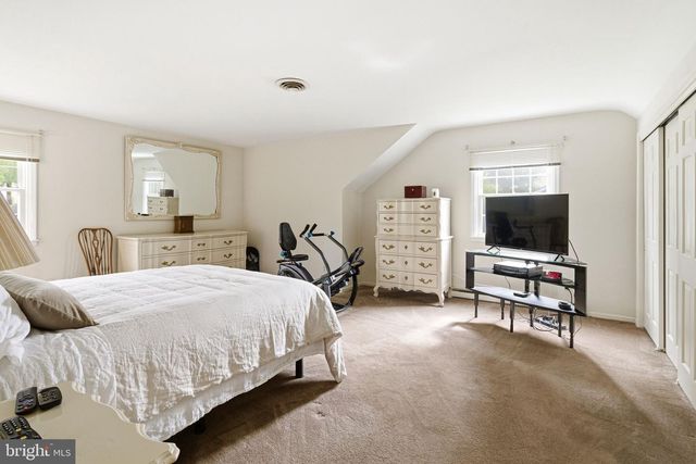 4053 WEDGEWOOD RD, Allentown, PA 18104
