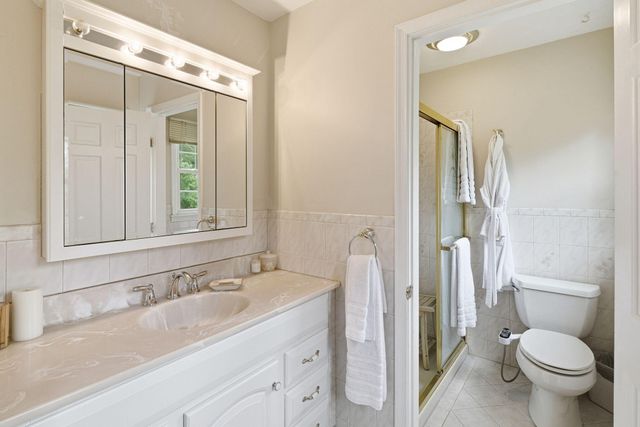 4053 WEDGEWOOD RD, Allentown, PA 18104