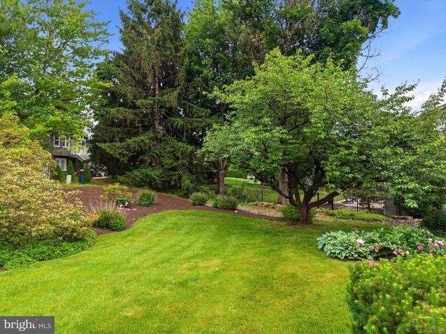 4053 WEDGEWOOD RD, Allentown, PA 18104