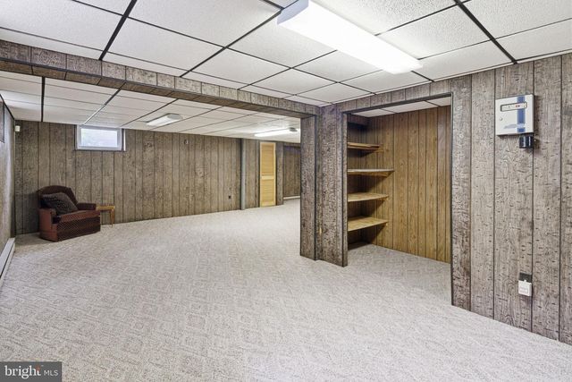 4053 WEDGEWOOD RD, Allentown, PA 18104