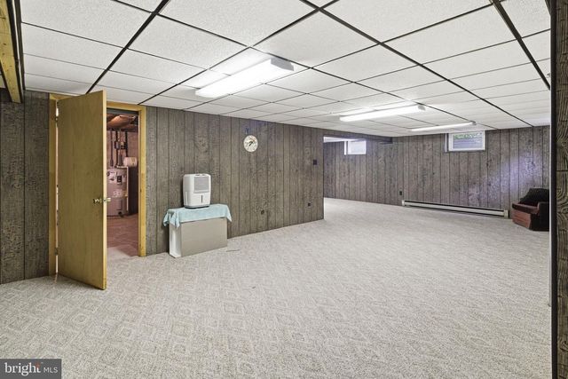 4053 WEDGEWOOD RD, Allentown, PA 18104