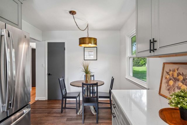 2436 S Ronke LANE, New Berlin, WI 53151