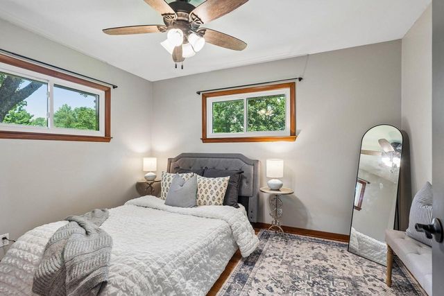 2436 S Ronke LANE, New Berlin, WI 53151