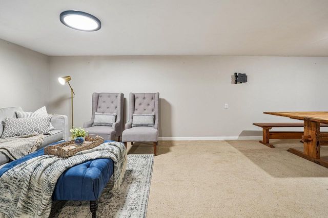 2436 S Ronke LANE, New Berlin, WI 53151