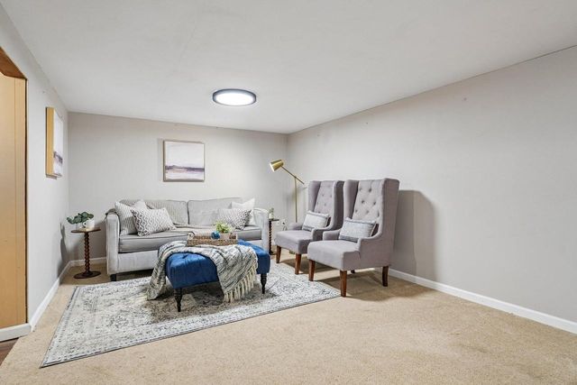 2436 S Ronke LANE, New Berlin, WI 53151