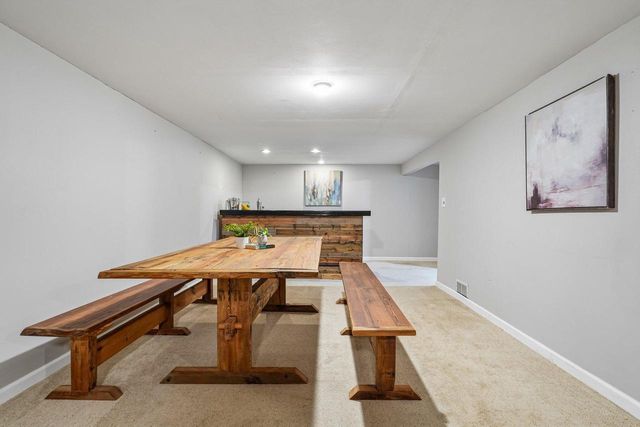 2436 S Ronke LANE, New Berlin, WI 53151