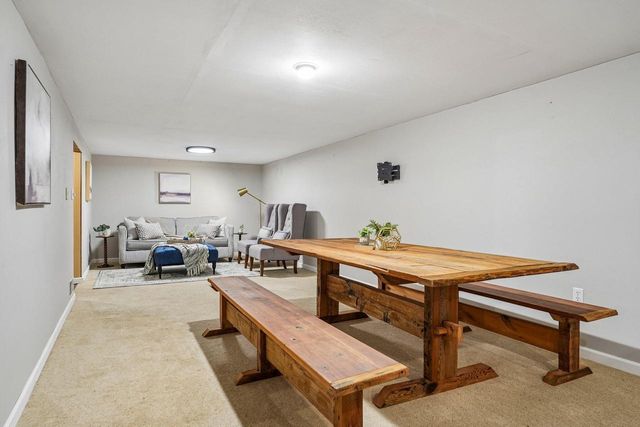 2436 S Ronke LANE, New Berlin, WI 53151